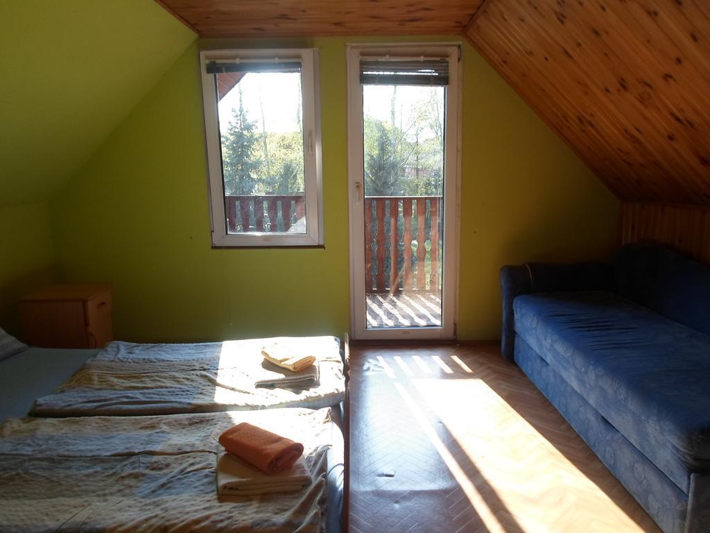 Center Angelos Bronkow Room photo